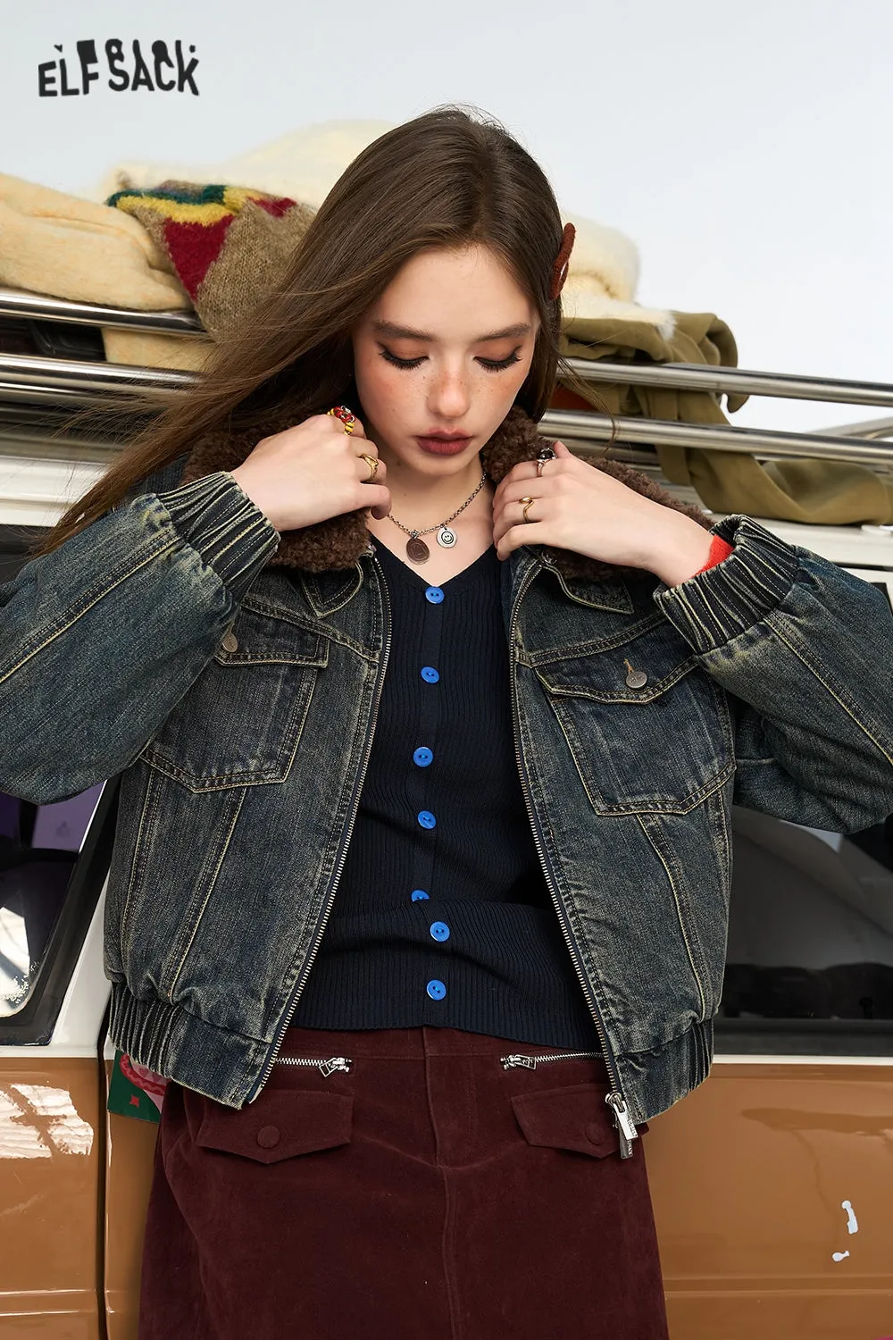 ELFSACK 2024 Winter New Arrivals Women's Retro Blue Denim Jacket with Fur Collar and Contrast Color