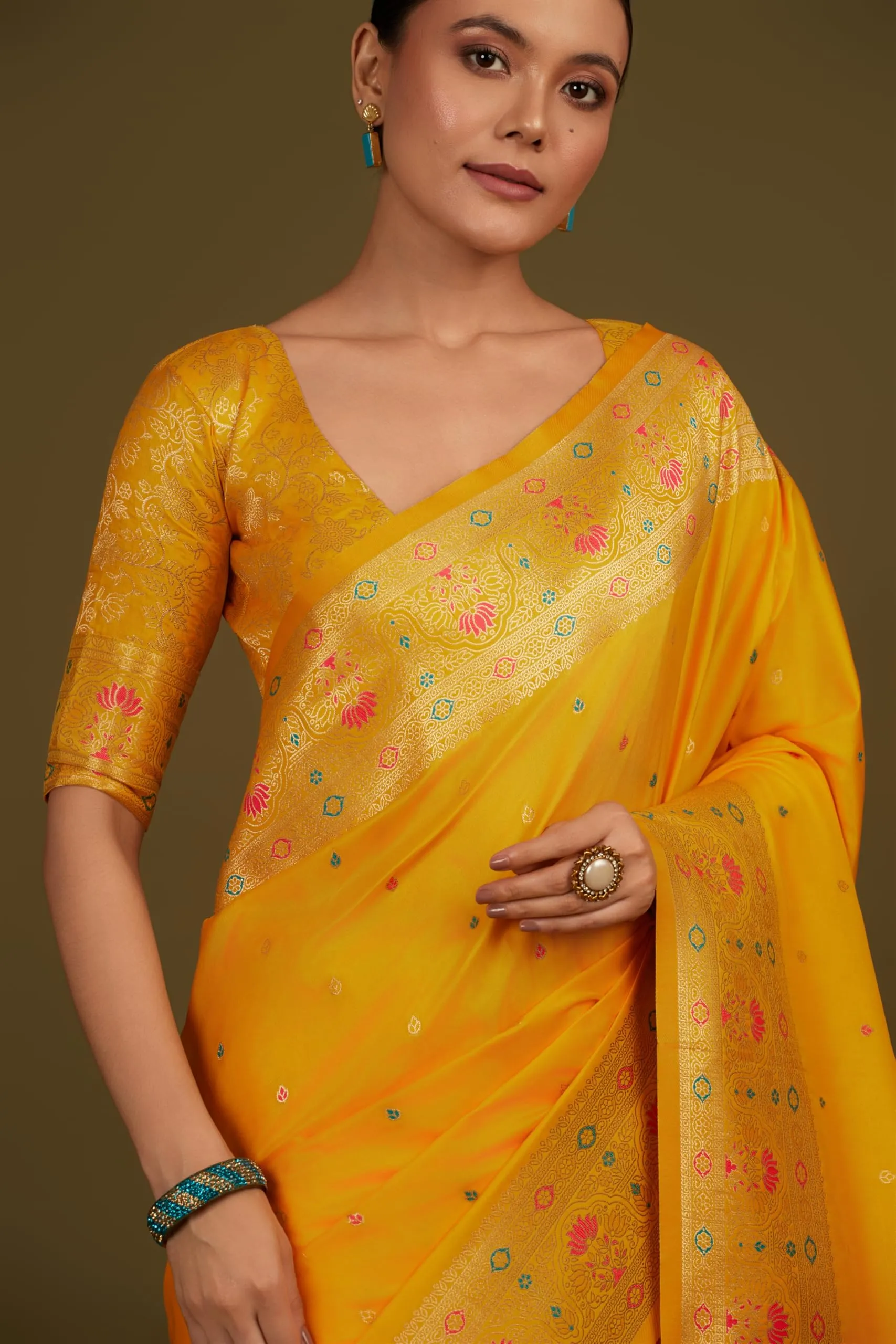 Women's Elegant Banarasi Silk Saree Brocade Motifs & Zari Woven Splendor Comes with Unstitched blouse piece